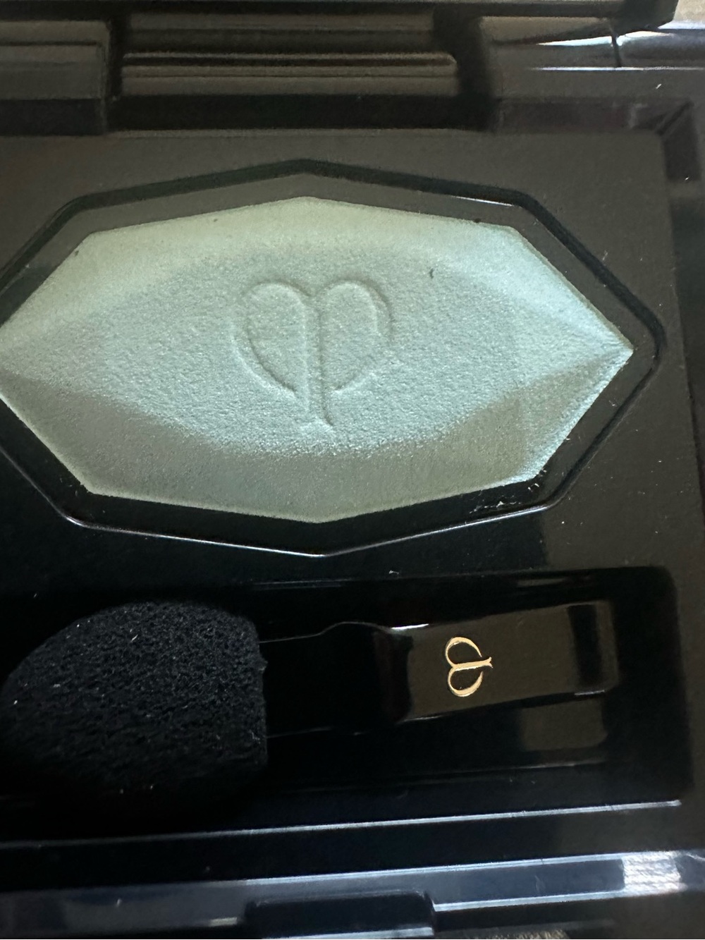Clé de Peau Beauté Solo Powder Eye Color